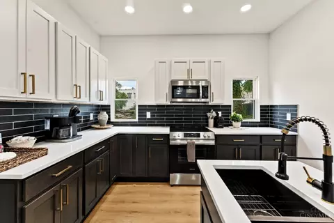 Kitchen - 652 Wayne St, Cincinnati, OH 45206 photo 1 of 5