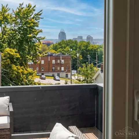 Exterior - 652 Wayne St, Cincinnati, OH 45206 photo 7 of 7