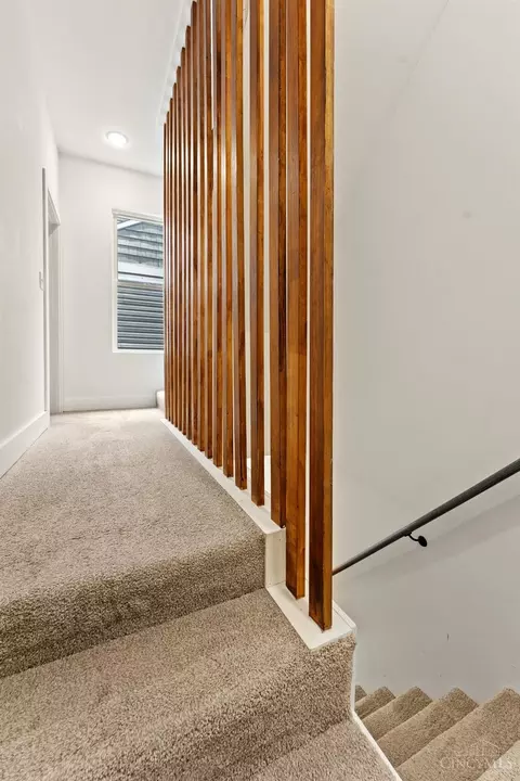 Entry Way - 652 Wayne St, Cincinnati, OH 45206 photo 2 of 3