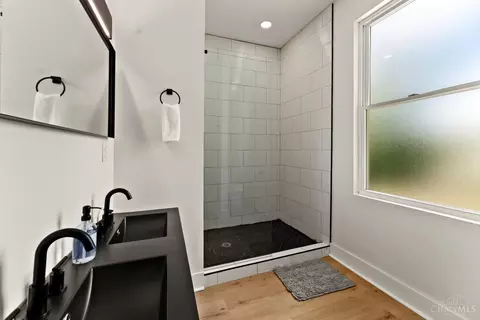 Bath - 652 Wayne St, Cincinnati, OH 45206 photo 2 of 8