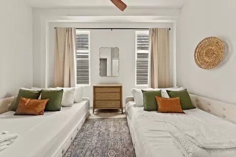 Bedroom - 652 Wayne St, Cincinnati, OH 45206 photo 6 of 7