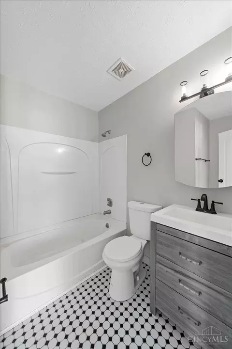 Bath - 2382 N Bend Rd, Cincinnati, OH 45239 photo 1 of 1