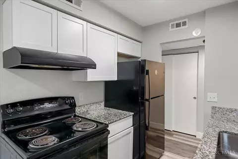 Kitchen - 2382 N Bend Rd, Cincinnati, OH 45239 photo 2 of 4