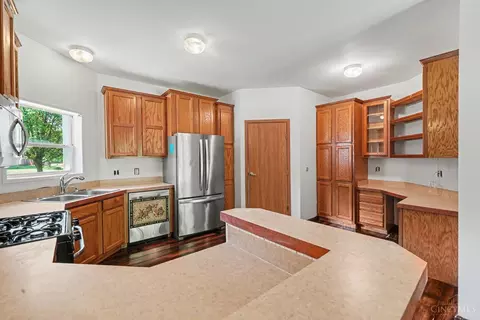 Kitchen - 4229 E Fork Hills Dr, Batavia, OH 45103 photo 2 of 2