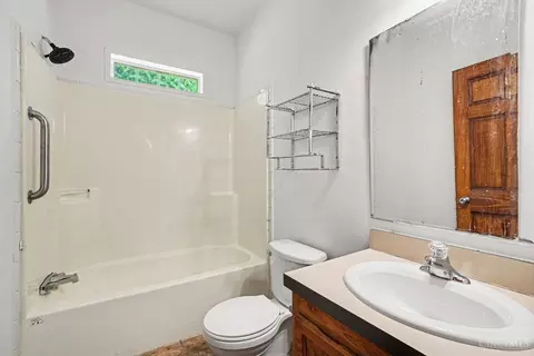 Bath - 4229 E Fork Hills Dr, Batavia, OH 45103 photo 3 of 3