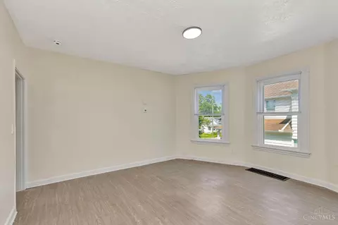 Living - 5659 Bramble Ave, Cincinnati, OH 45227 photo 3 of 3