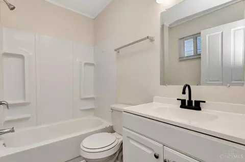 Bath - 5659 Bramble Ave, Cincinnati, OH 45227 photo 1 of 1
