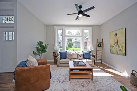 Living - 3216 Hackberry St, Cincinnati, OH 45207 photo 2 of 4