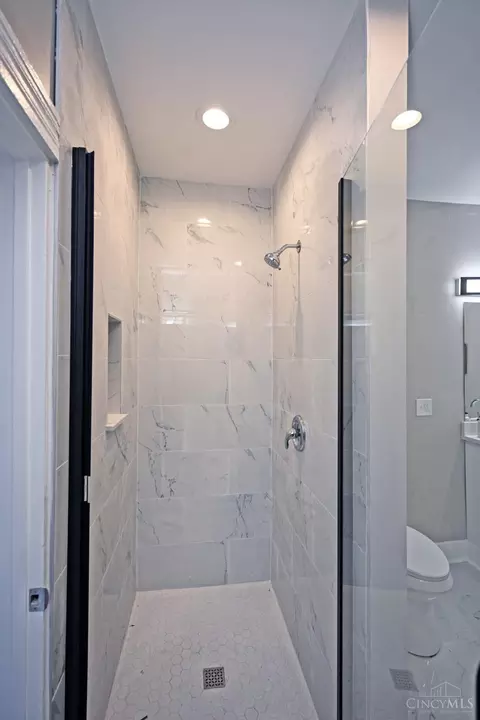 Bath - 3216 Hackberry St, Cincinnati, OH 45207 photo 4 of 6