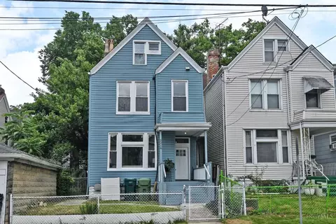 3216 Hackberry St, Cincinnati, OH 45207