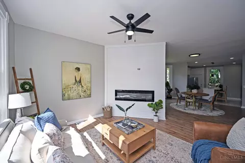 Living - 3216 Hackberry St, Cincinnati, OH 45207 photo 3 of 4