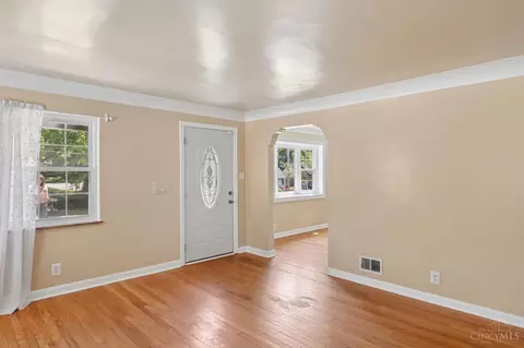 Living - 2652 Cedarbrook Dr, Golf Manor, OH 45237 photo 1 of 6