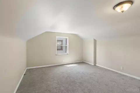 Bedroom - 2652 Cedarbrook Dr, Golf Manor, OH 45237 photo 9 of 10