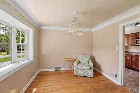 Living - 2652 Cedarbrook Dr, Golf Manor, OH 45237 photo 5 of 6