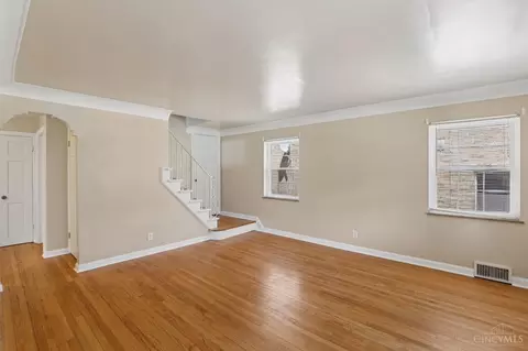 Living - 2652 Cedarbrook Dr, Golf Manor, OH 45237 photo 4 of 6
