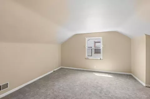 Bedroom - 2652 Cedarbrook Dr, Golf Manor, OH 45237 photo 8 of 10