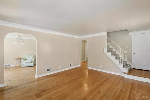 Living - 2652 Cedarbrook Dr, Golf Manor, OH 45237 photo 3 of 6