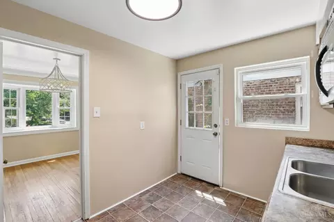 Entry Way - 2652 Cedarbrook Dr, Golf Manor, OH 45237 photo 2 of 3