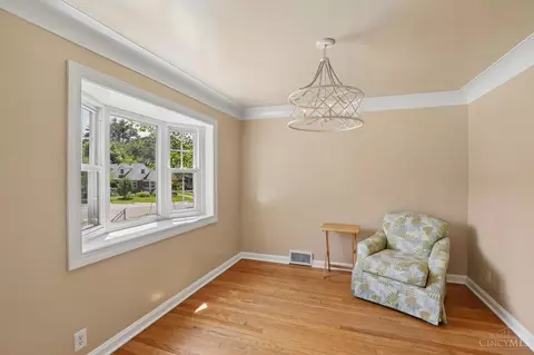 Living - 2652 Cedarbrook Dr, Golf Manor, OH 45237 photo 6 of 6