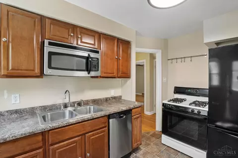 Kitchen - 2652 Cedarbrook Dr, Golf Manor, OH 45237 photo 2 of 2
