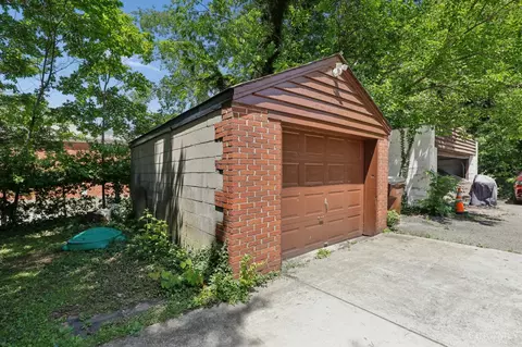 Exterior - 2652 Cedarbrook Dr, Golf Manor, OH 45237 photo 3 of 7