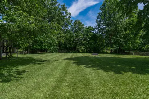 Exterior - 8252 Sibcy Rd, Hamilton Township, OH 45039 photo 4 of 8