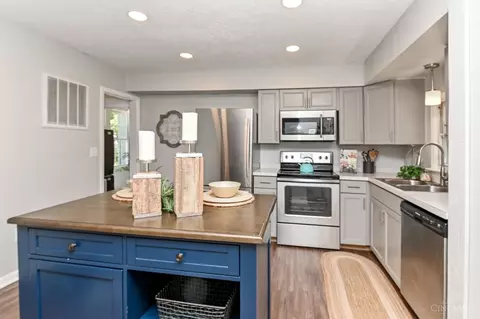 Kitchen - 8252 Sibcy Rd, Hamilton Township, OH 45039 photo 3 of 7