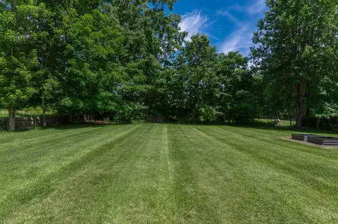 Exterior - 8252 Sibcy Rd, Hamilton Township, OH 45039 photo 6 of 8
