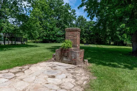 Exterior - 8252 Sibcy Rd, Hamilton Township, OH 45039 photo 3 of 8