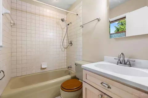 Bath - 3602 Lucas Rd, Blanchester, OH 45107 photo 3 of 5