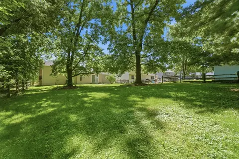 Exterior - 8739 Exeter Pl, Maineville, OH 45039 photo 8 of 9