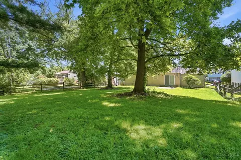 Exterior - 8739 Exeter Pl, Maineville, OH 45039 photo 7 of 9