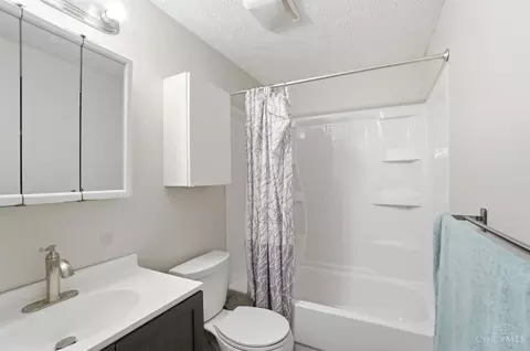Bath - 8739 Exeter Pl, Maineville, OH 45039 photo 1 of 2