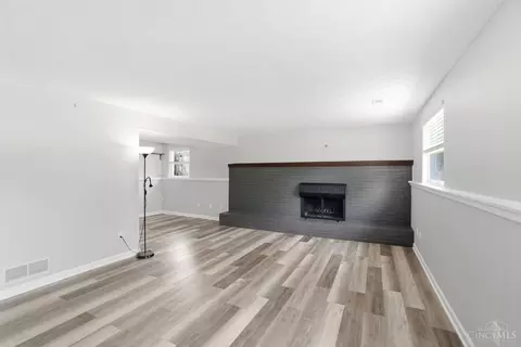 Living - 8739 Exeter Pl, Maineville, OH 45039 photo 4 of 6