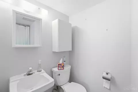 Bath - 8739 Exeter Pl, Maineville, OH 45039 photo 2 of 2