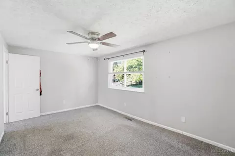 Bedroom - 8739 Exeter Pl, Maineville, OH 45039 photo 2 of 6