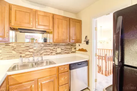 Kitchen - 6355 Corbly Rd, Cincinnati, OH 45230 photo 4 of 5