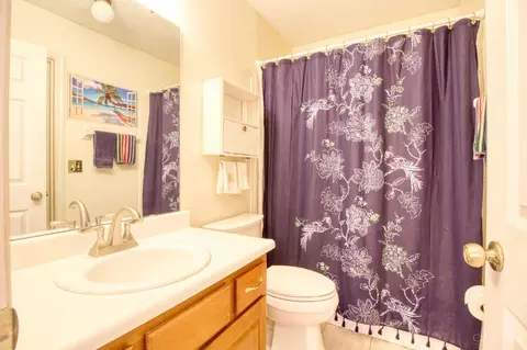 Bath - 6355 Corbly Rd, Cincinnati, OH 45230 photo 1 of 2