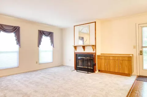Living - 6355 Corbly Rd, Cincinnati, OH 45230 photo 5 of 6
