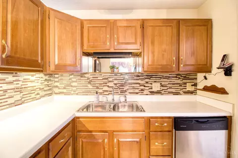 Kitchen - 6355 Corbly Rd, Cincinnati, OH 45230 photo 3 of 5