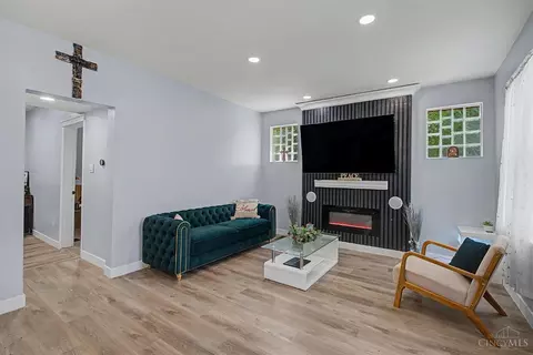 Living - 2855 Shaffer Ave, Cincinnati, OH 45211 photo 1 of 2