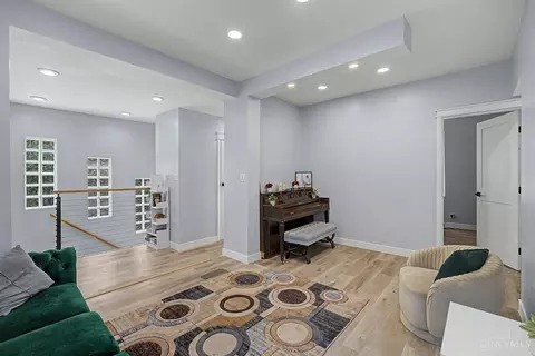 Entry Way - 2855 Shaffer Ave, Cincinnati, OH 45211 photo 1 of 5