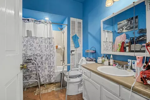 Bath - 228 Central Ave, Lockland, OH 45215 photo 1 of 2