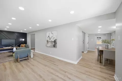 Entry Way - 8801 Plainfield Rd, Cincinnati, OH 45236 photo 3 of 11