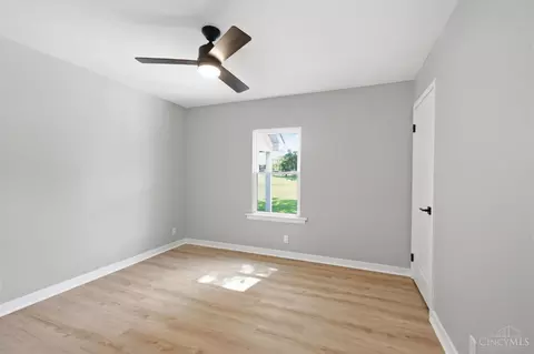 Bedroom - 8801 Plainfield Rd, Cincinnati, OH 45236 photo 4 of 6