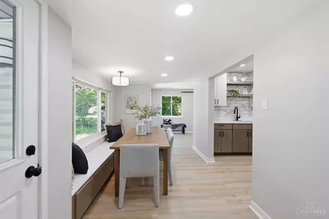 Entry Way - 8801 Plainfield Rd, Cincinnati, OH 45236 photo 2 of 11