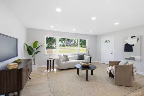 Living - 8801 Plainfield Rd, Cincinnati, OH 45236 photo 6 of 7