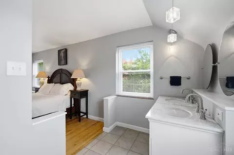 Bath - 949 Redway Ave, Cincinnati, OH 45229 photo 3 of 5