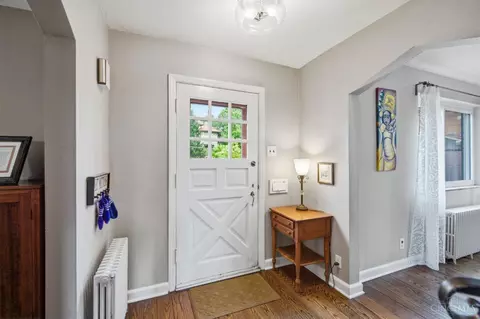 Entry Way - 949 Redway Ave, Cincinnati, OH 45229 photo 2 of 5