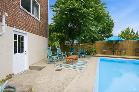 Exterior - 949 Redway Ave, Cincinnati, OH 45229 photo 7 of 15
